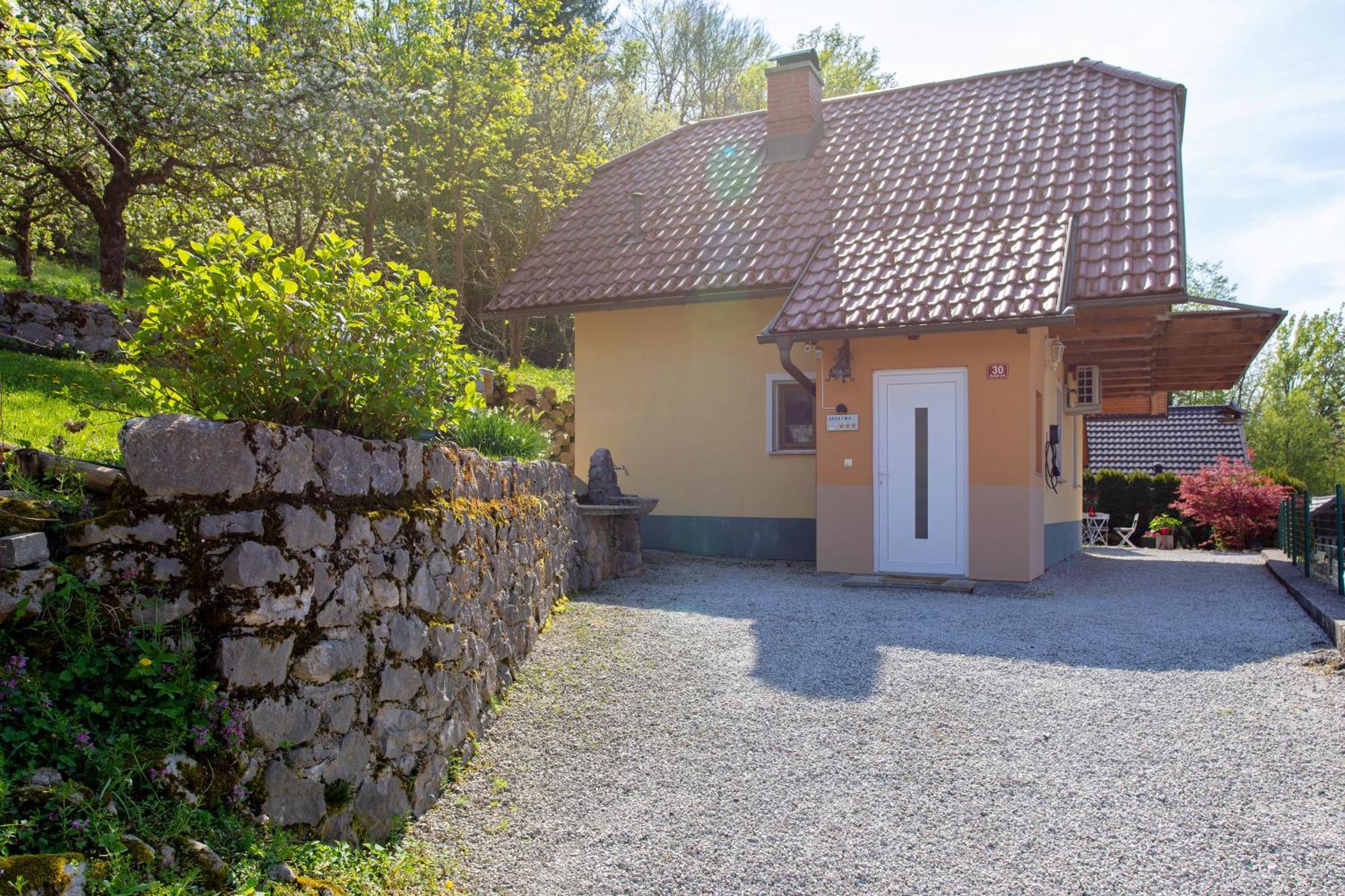 Quiet Family House Butterfly Place Dob Εξωτερικό φωτογραφία