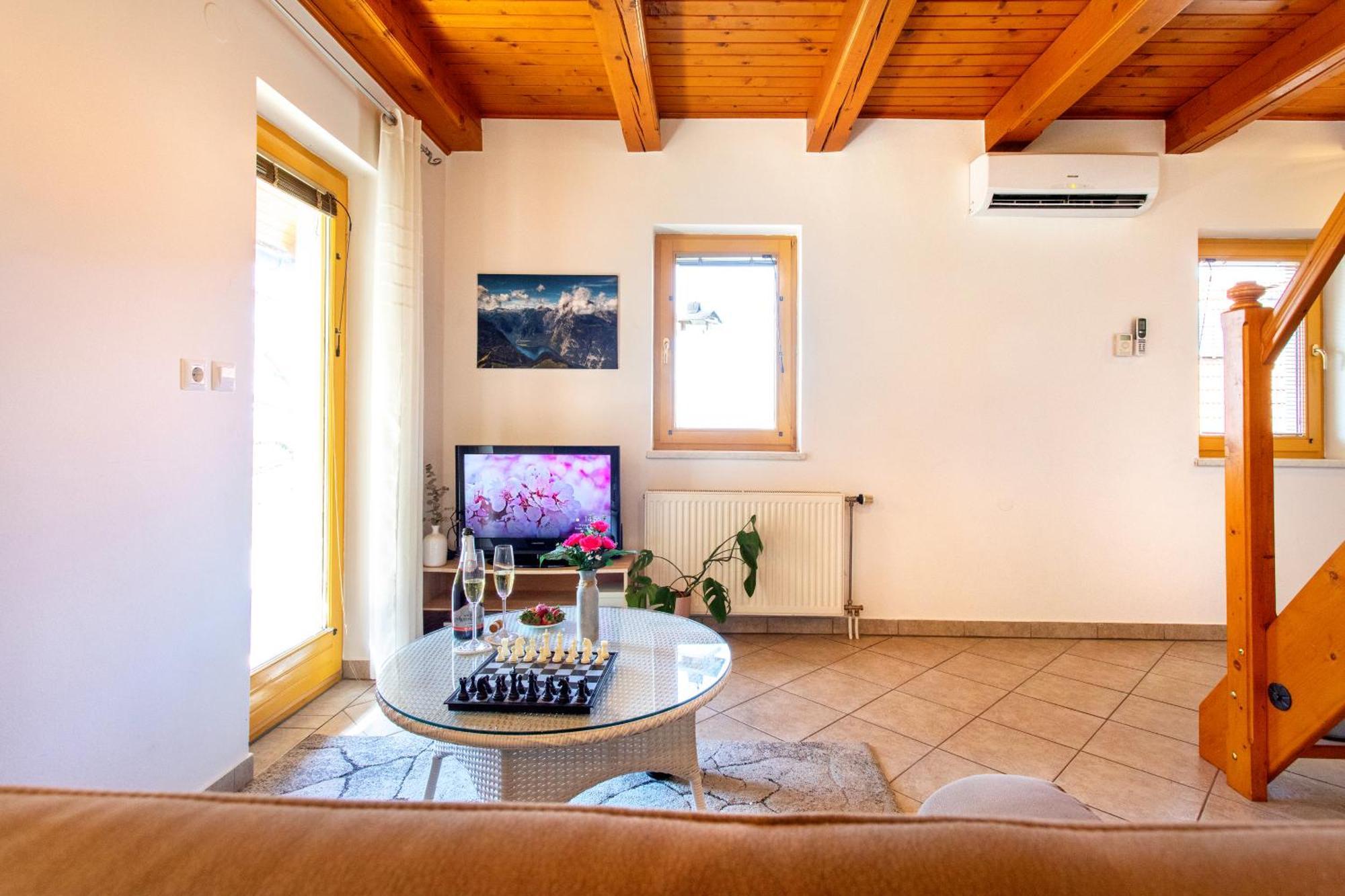 Quiet Family House Butterfly Place Dob Εξωτερικό φωτογραφία