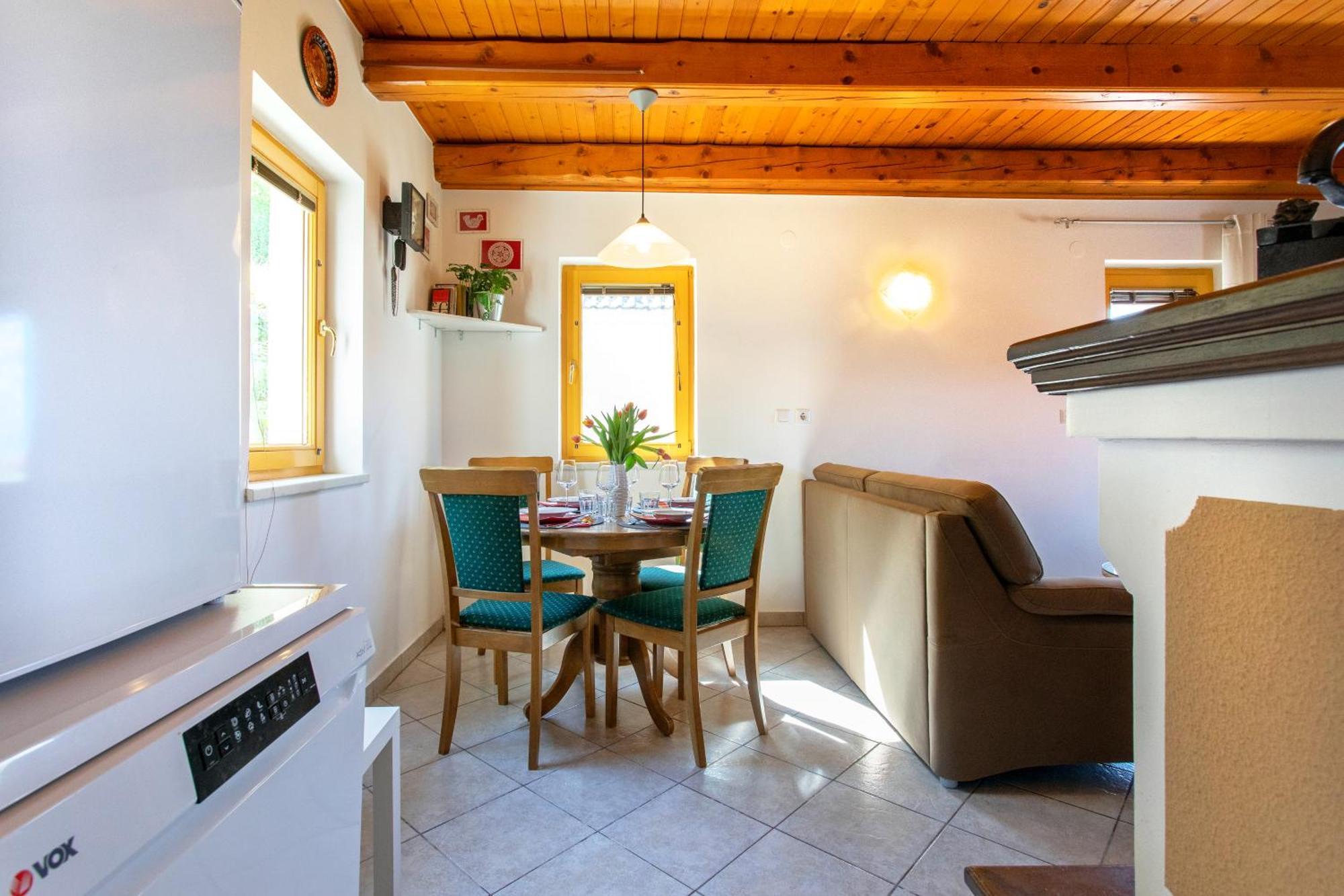 Quiet Family House Butterfly Place Dob Εξωτερικό φωτογραφία
