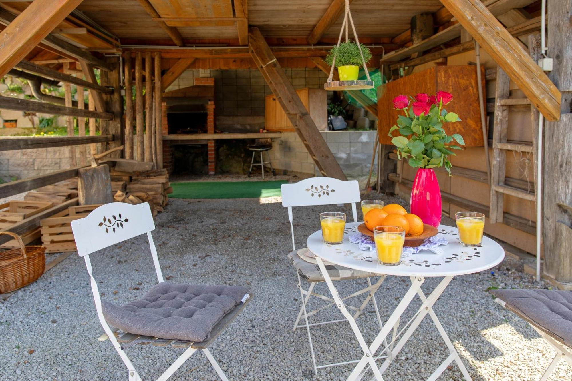 Quiet Family House Butterfly Place Dob Εξωτερικό φωτογραφία