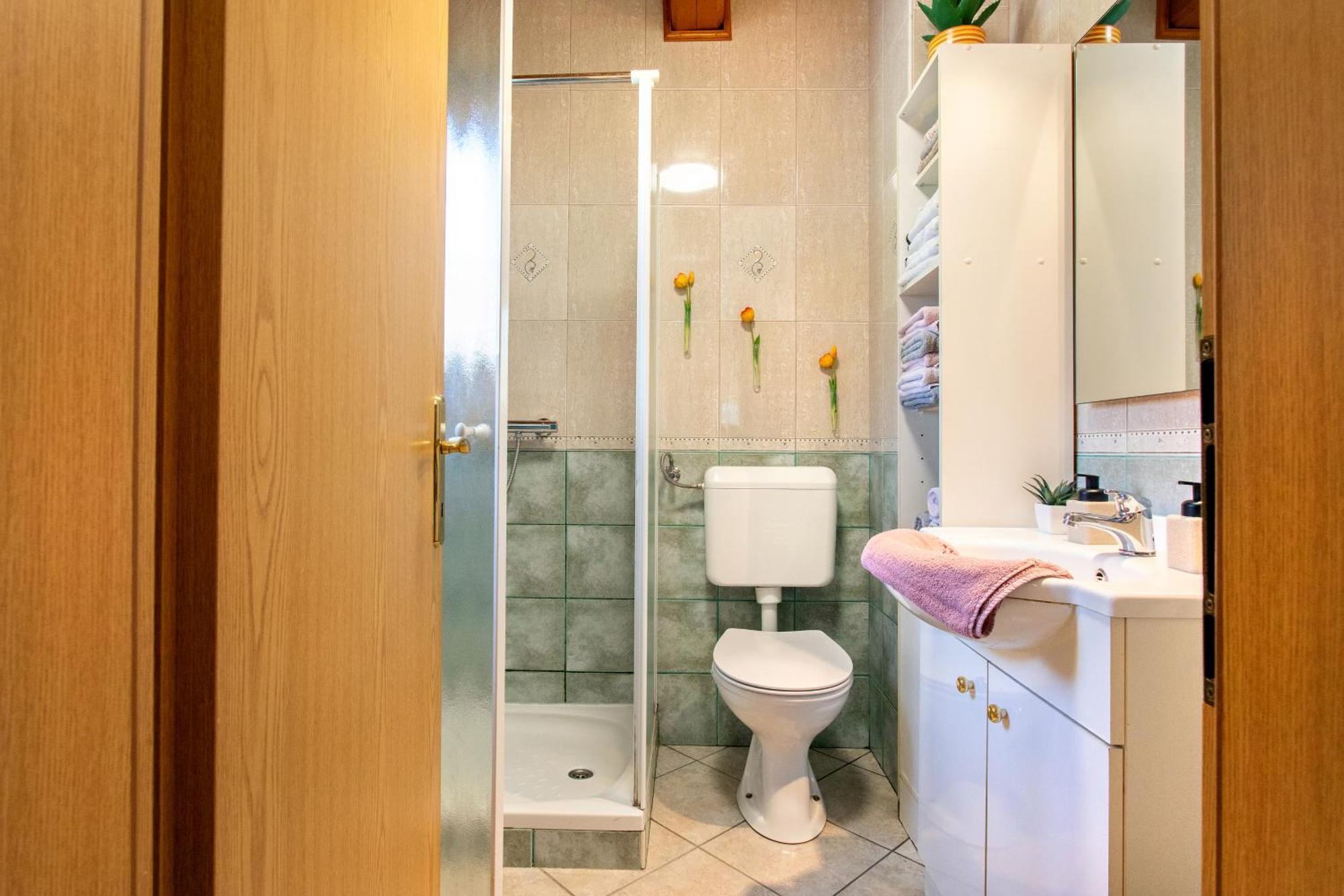 Quiet Family House Butterfly Place Dob Εξωτερικό φωτογραφία