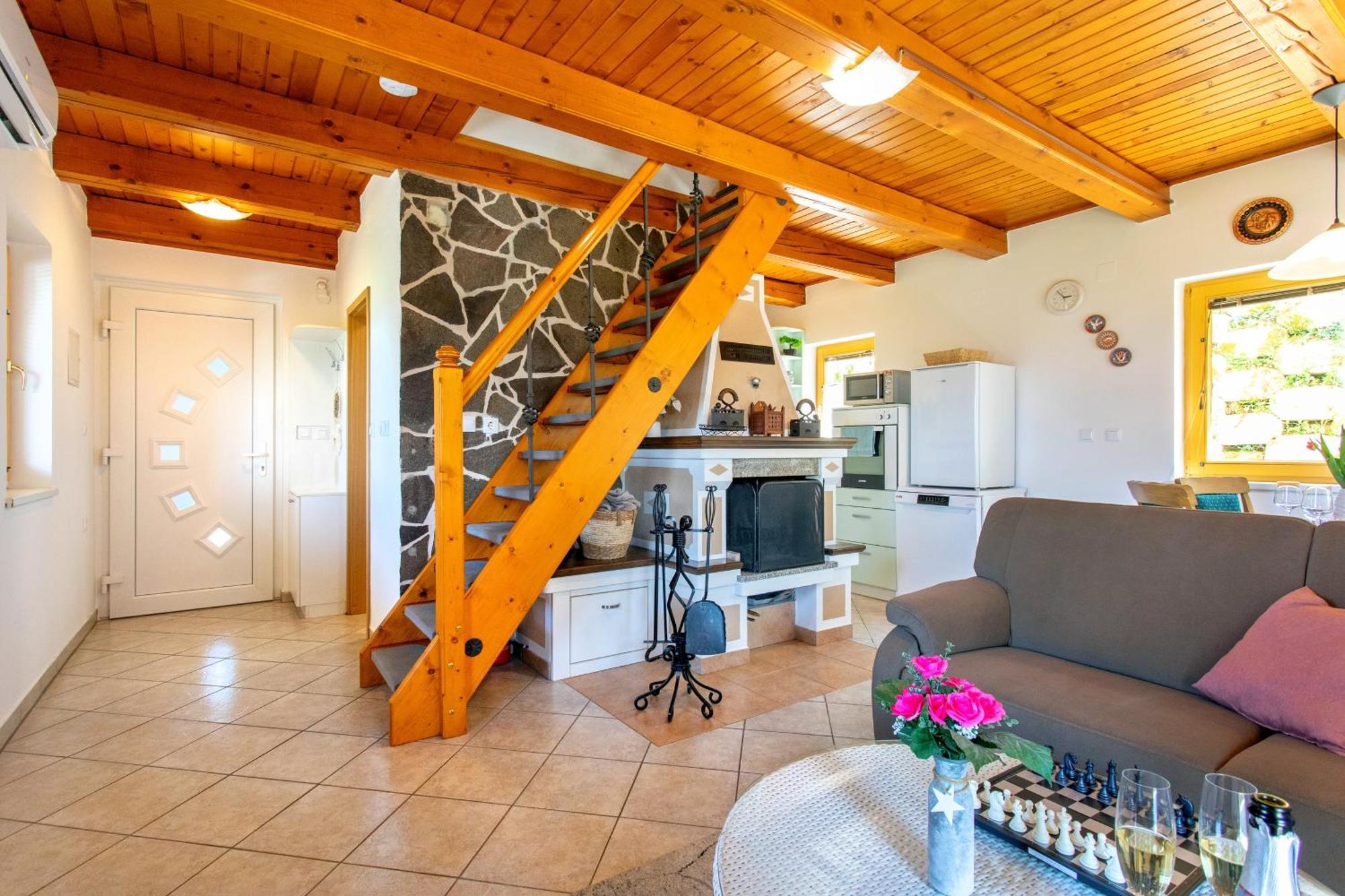 Quiet Family House Butterfly Place Dob Εξωτερικό φωτογραφία